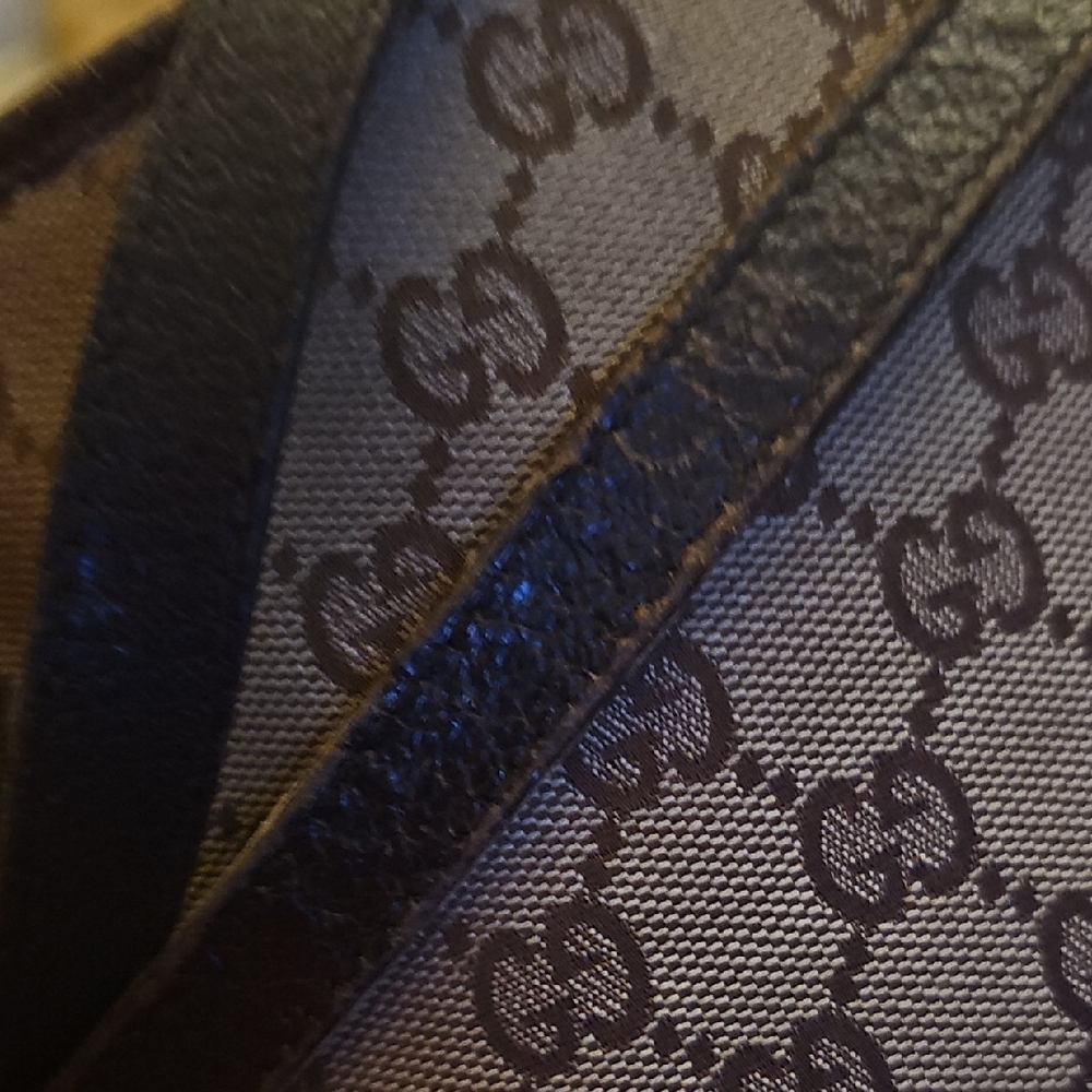 Gucci Shoulder Bag with Iconic Pattern - Picture 4 of 9